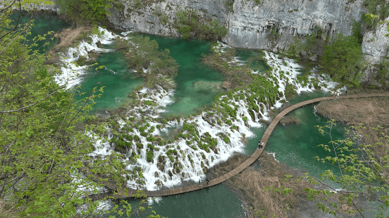 Picture of cascading waterfalls at NP Plitvice.