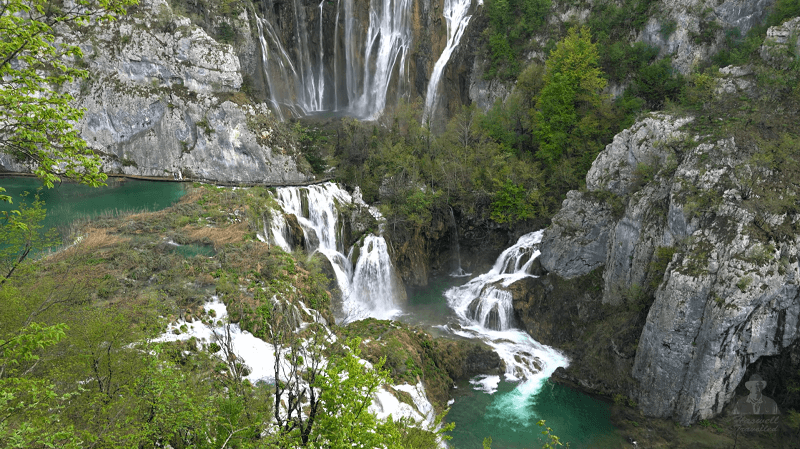 Picture of NP Plitvice waterfalls.