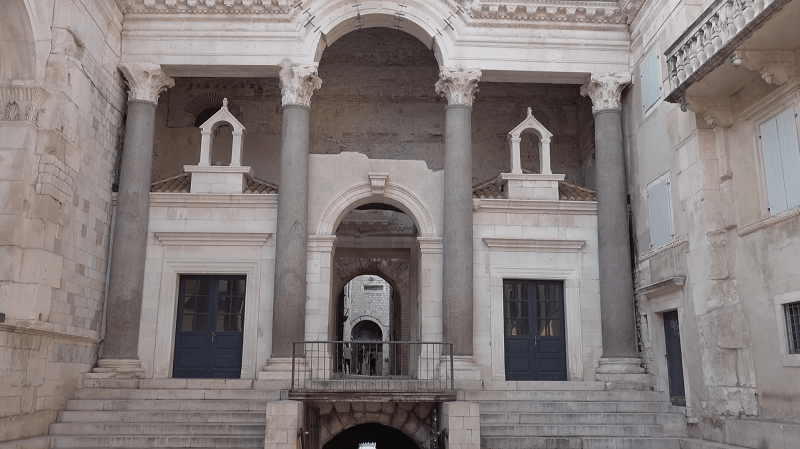 A picture of one of many Diocletian’s Palace ancient buildings.