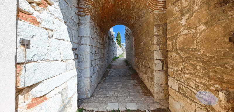 One of the doorways of the Klis Fortress.