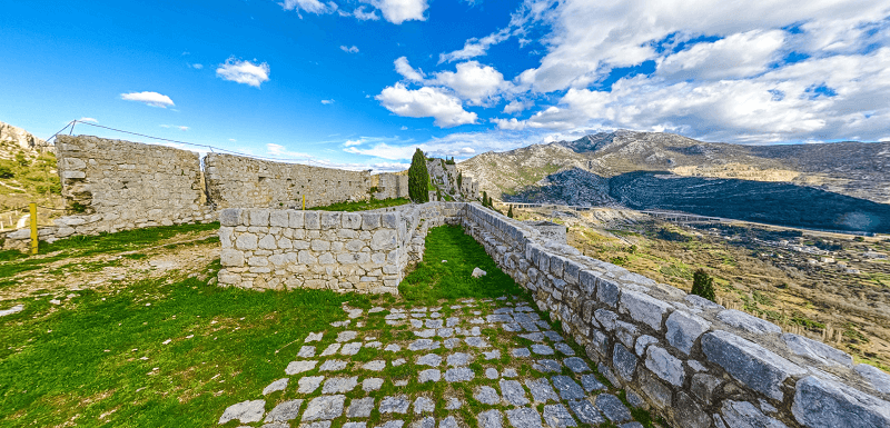 Picture of the amazing walls of Klis Fortress.